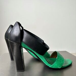 Chloé black and green python heels size 41